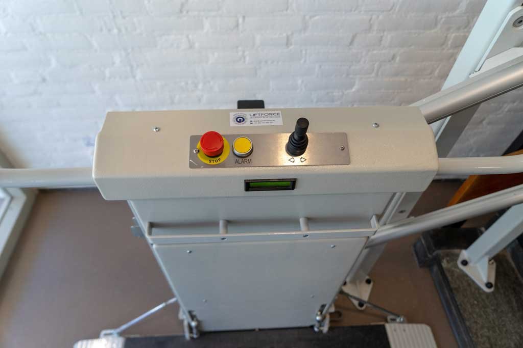 Plateautraplift Polar — bedieningspaneel