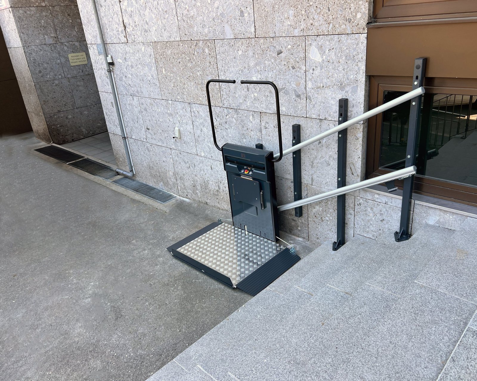 Curved NG met aluminium rail