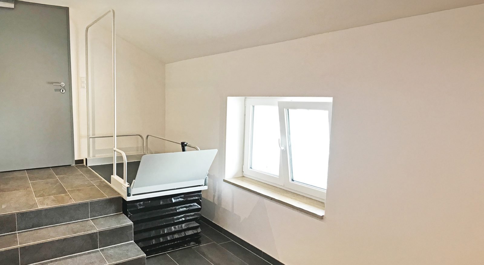 Hefplateau LF-1000 bij een verhoging binnen